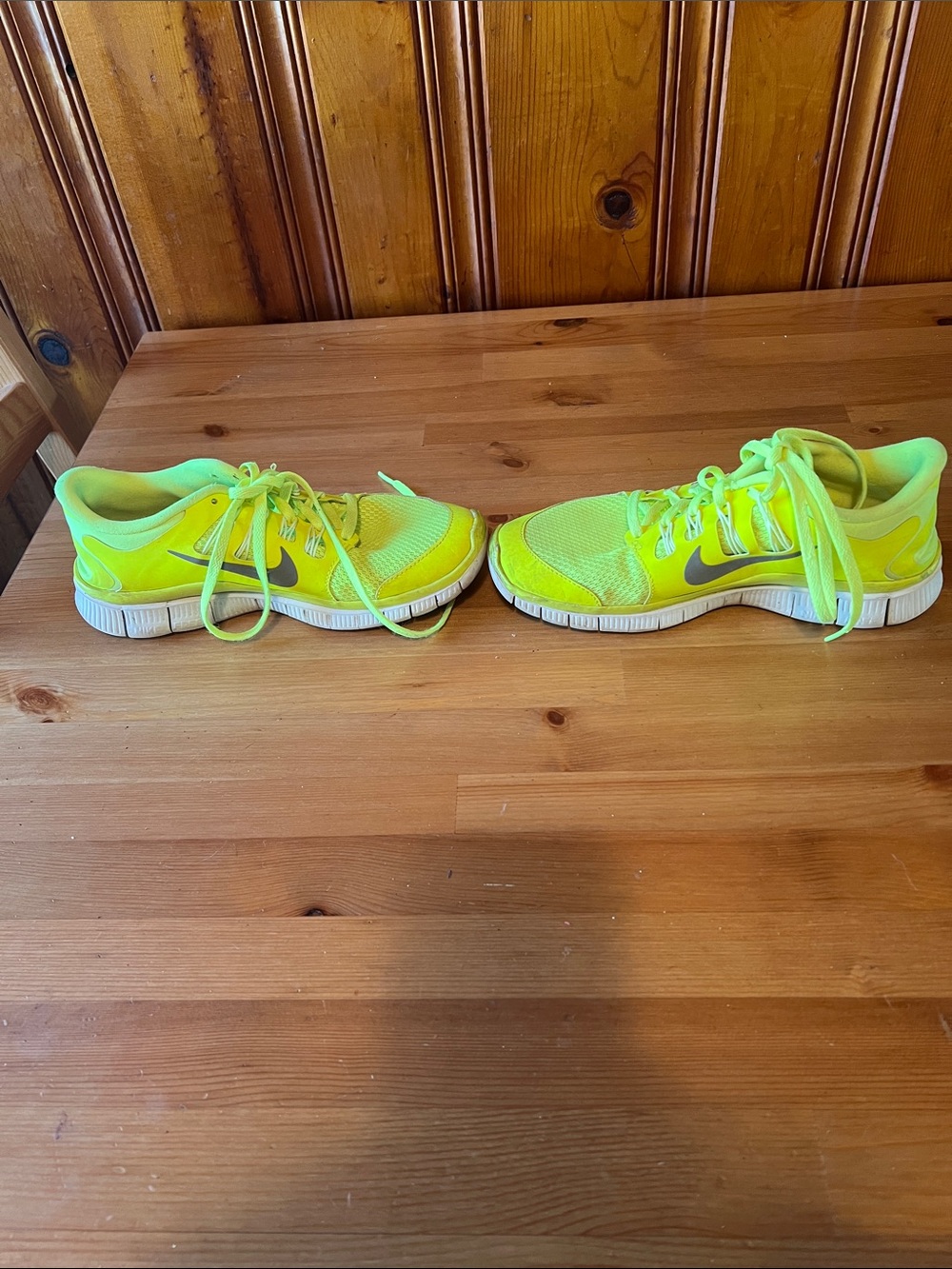 Women’s NEON YELLOW NIKE FREE